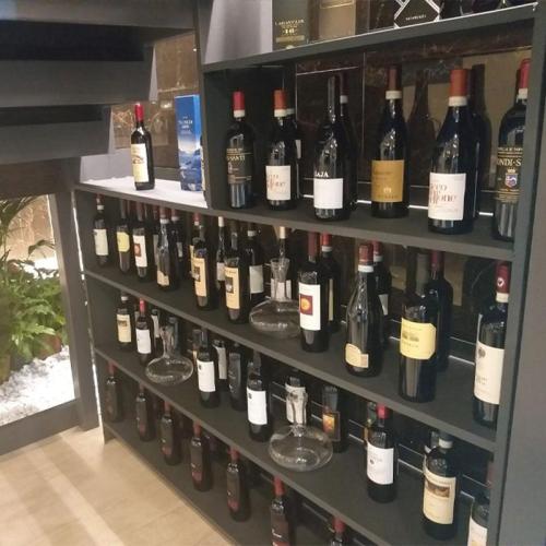 CANTINA DI VINI E CHAMPAGNE